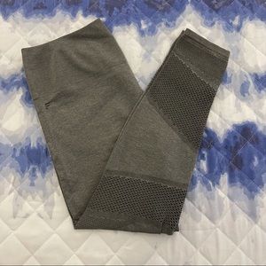 Fabletics Mosaic high-waisted 7/8 leggings gray